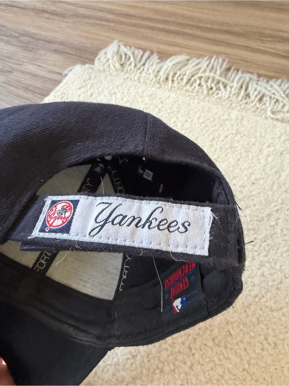 New Era Navy Blue New York Yankees Hat with White Logo - Picture 4 of 4